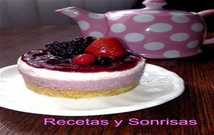 Pastel De Frutas Del Bosque, Lima Limón, Galleta Y Mermelada De Moras
