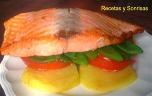 Salmón Con Patatas Tomate Y Tirabeques
