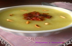 Sopa De Col, Cebolla Y Manzana
