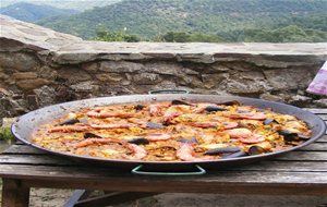 Paella Mixta De  Pollo, Conejo, Sepia Y Gambas
