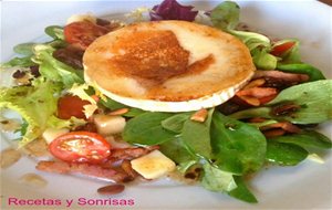 Ensalada De Queso De Cabra, Beicon Y Piñones
