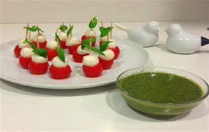 Tomatitos Con Mozzarella Y Albahaca
