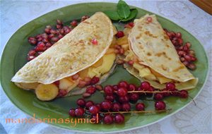 Crepes De Frutas Con Crema De Naranjas.
