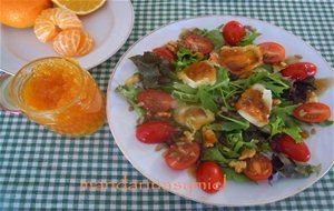 Ensalada De Queso De Cabra, Con Vinagreta De Mermelada De Naranja..
