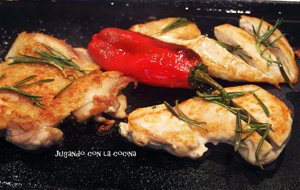 Pollo Al Romero Con Pimientos Rojos
