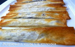 Rollitos De Pasta Filo Rellenos De Butifarra Negra Y Manzana
