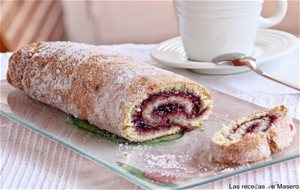 Brazo De Gitano De Mermelada De Frutas Del Bosque
