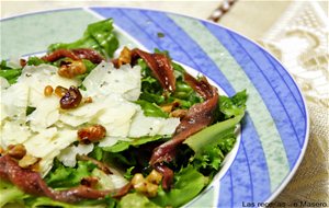 Ensalada De Queso, Anchoas Y Vinagreta De Frutos Secos
