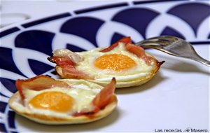 Tartaletas De Pan De Molde Con Beicon Y Huevo
