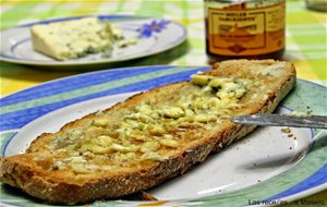 Tosta De Queso Azul Y Miel
