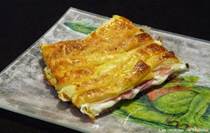 Trenza De Hojaldre Caramelizada De Jamón York Y Queso
