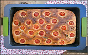 Focaccia Con Tomates Cherry Y Hierbas Aromáticas
