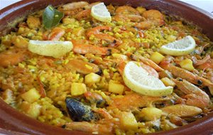 Cazuela De Paella De Mariscos Y Pescado
