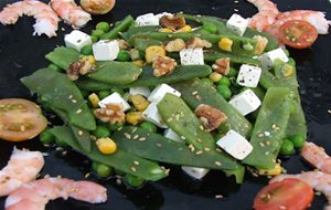 Ensalada De Judias, Guisantes, Queso Fresco Y Langostinos
