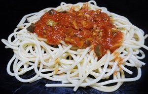Espaguetis Con Salsa Puttanesca
