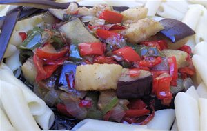 Macarrones Con Berenjenas Y Pimientos
