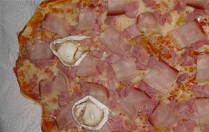 Pizza De Bacon Y Queso De Cabra
