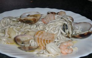 Cazuela De Anguliñas, Almejas Y Bacalao
