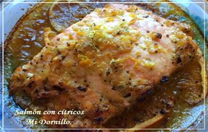Salmón Al Horno Con  Salsa De Cítricos.
