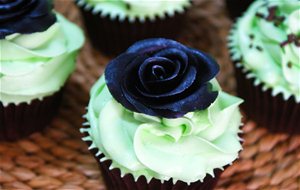 After Eight Cupcakes (cupcakes De Menta Y Chocolate) + Tutorial De Rosa De Chocolate Plástico
