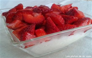 Mousse De Chocolate Blanco Con Fresas
