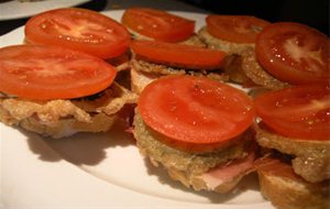 Montadito De Jamon, Calabacin Y Tomate
