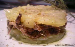 Codillo De Cerdo Con Patatas Panadera
