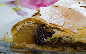 Apfelstrudel (hojaldre De Manzana, Pasas Y Nueces)
