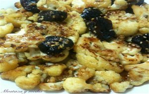 Coliflor Caramelizada Con Sésamo Y Ciruelas Pasas
