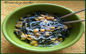 Ensalada Wakame Con Vermicelli Y Maíz
