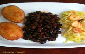 Alubias Negras Con Fideos De Calabacín Y Patatas Especiales
