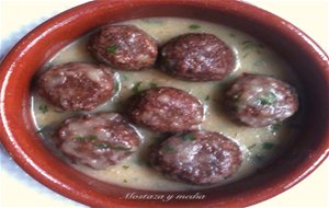 Albóndigas Veganas En Salsa Verde
