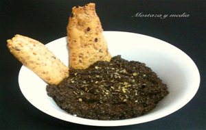 Paté De Aceitunas Negras Y Sandwich Vegetal
