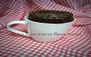 Mug Cake O Bizcocho En Taza De Chocolate Con Corazón De Coulant Sin Lactosa
