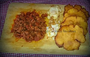 Tortos Con Picadillo Y Huevo Frito