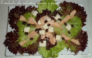 Ensalada De Salmón, Queso Y Pasas
