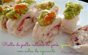 Rollo De Pollo Relleno De York-queso Con Salsa De Aguacate
