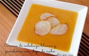 Crema De Calabaza Blanca Y Zanahorias Con Chips De Nabo
