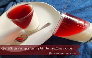 Gelatina De Yogur Y Té De Frutos Rojos
