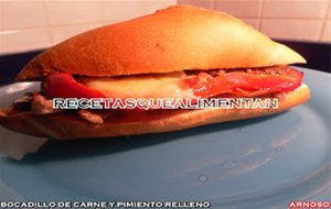 Bocadillo De Carne Y Pimiento Relleno
