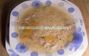 Sopa De Pollo Con Fideos En Olla Rápida
