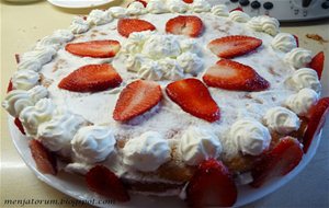 Tarta Helada De Nata Y Fresas
