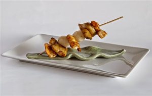 Brocheta De Langostinos Y Vieiras Al Brandy Con Rabanitos Asados.
