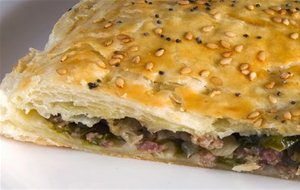 Empanada Hojaldrada De Carne