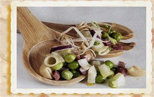 Ensalada Tibia De Pasta Con  Jamón Y Guisantes Tiernos
