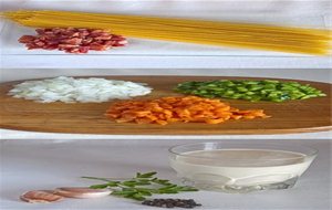 Espaguetis Con Salsa De Nata, Jamón Y Verduras