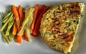 Tortilla De Cebolla, Queso Y Finas Hierbas
