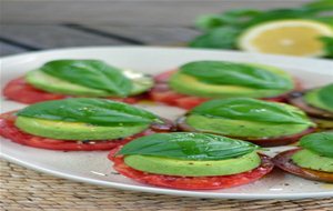 Ensalada Caprese De Aguacate