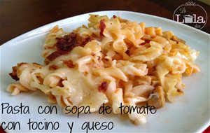 Pasta En Crema De Tomate Con Tocino Y Queso
