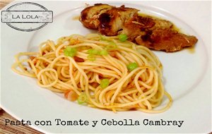 Pasta Con Tomate Y Cebolla Cambray
